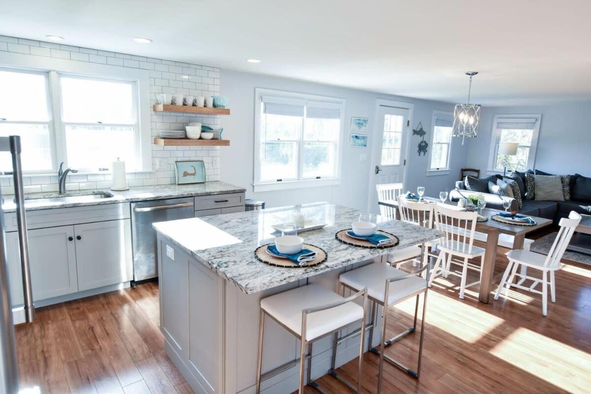 Wrap-Around Porch Mins To Beach Chatham Exteriér fotografie